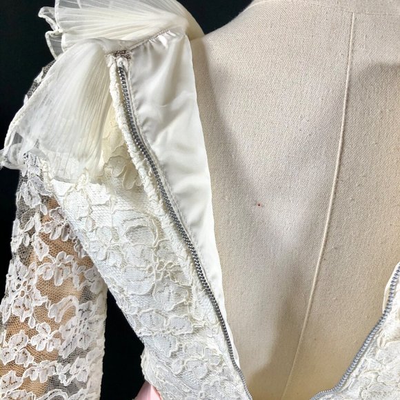 vintage wedding dress / 60s white lace short weddi - Picture 5 of 10